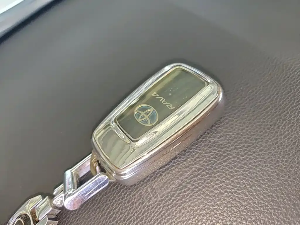 Toyota RAV4 — фото 10