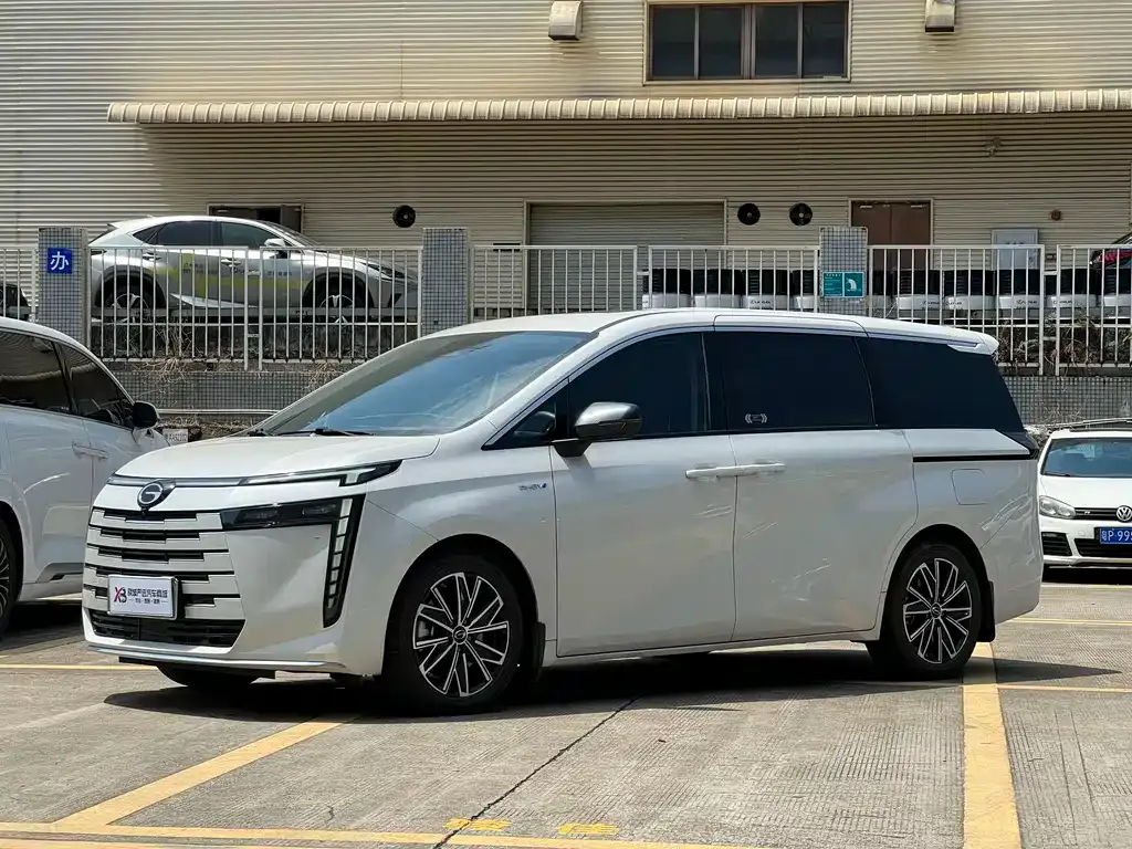 GAC Motor 传祺E8 PHEV — фото 1