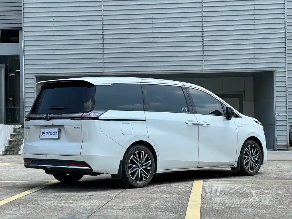 GAC Motor 传祺E8 PHEV — фото 7