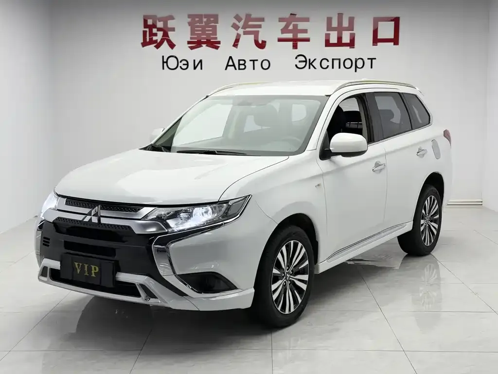 Mitsubishi Outlander — фото 1