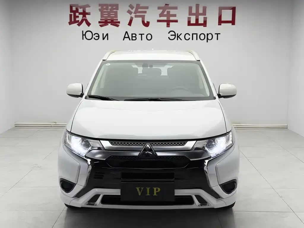 Mitsubishi Outlander — фото 5
