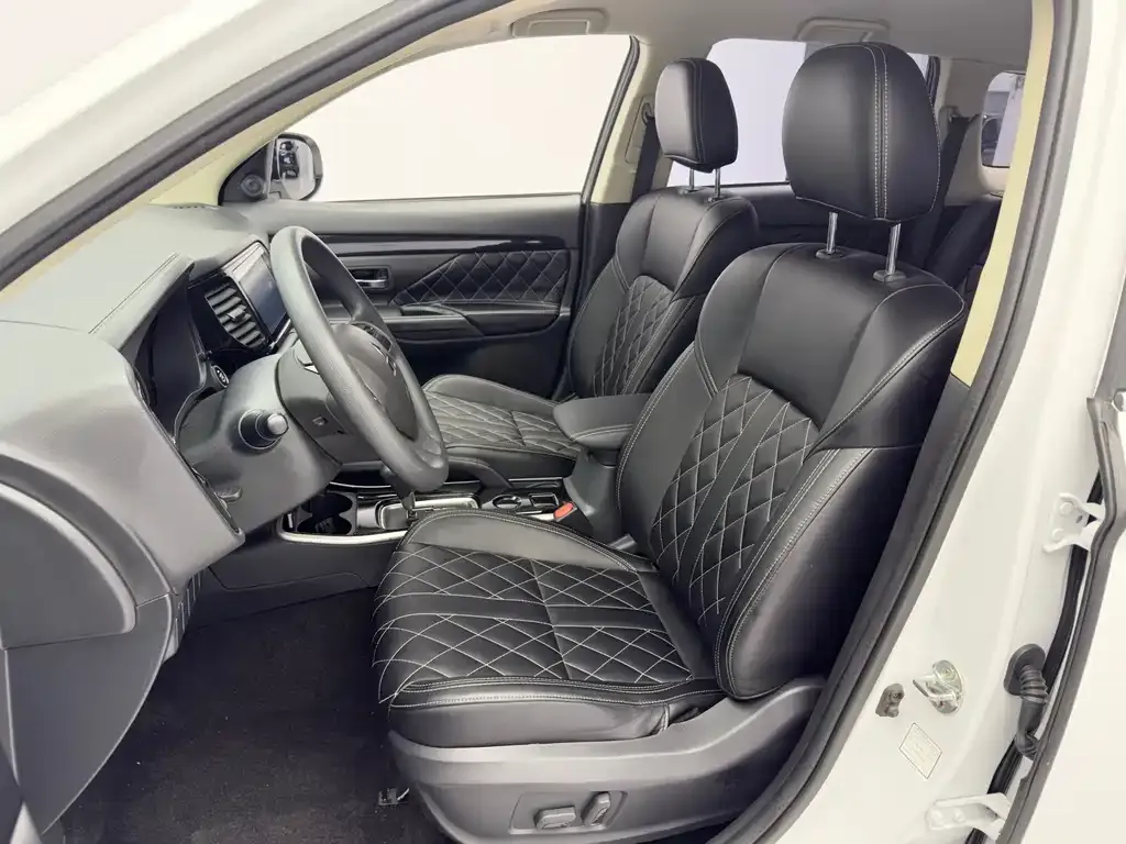 Mitsubishi Outlander — фото 7