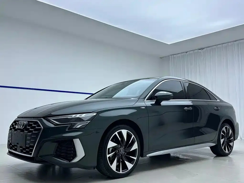 Audi A3 — фото 1