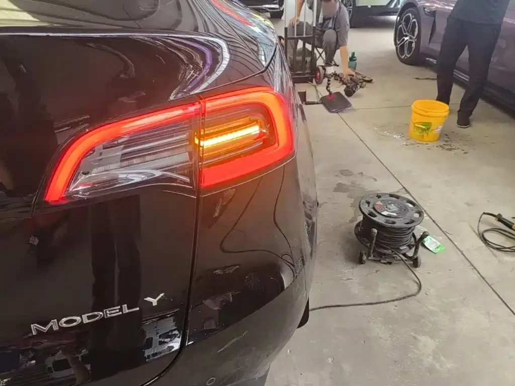 Tesla Model Y — фото 9