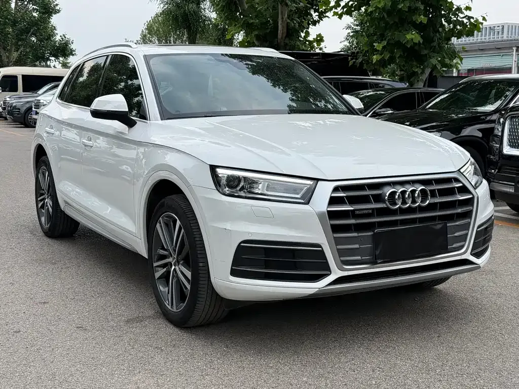 Audi Q5L — фото 10