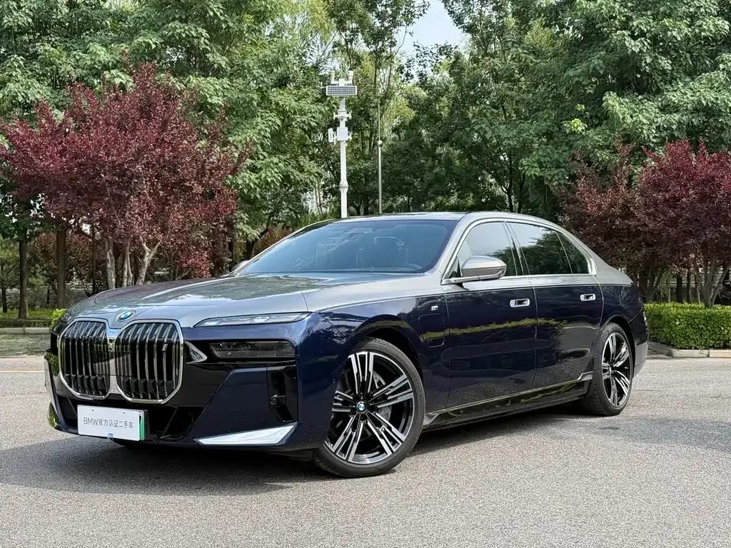 BMW i7 — фото 1