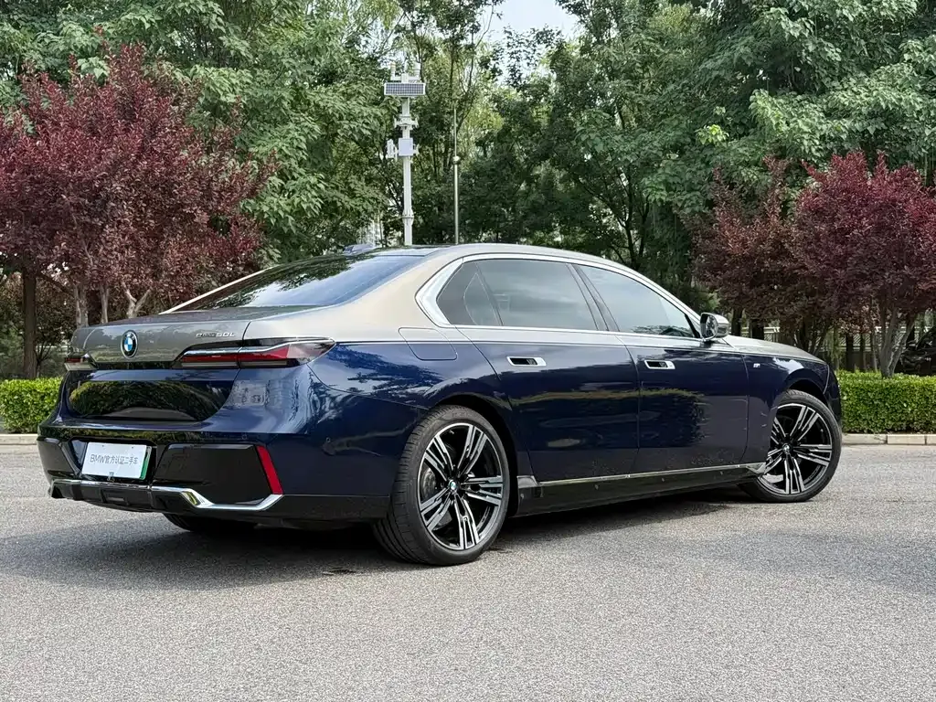BMW i7 — фото 9