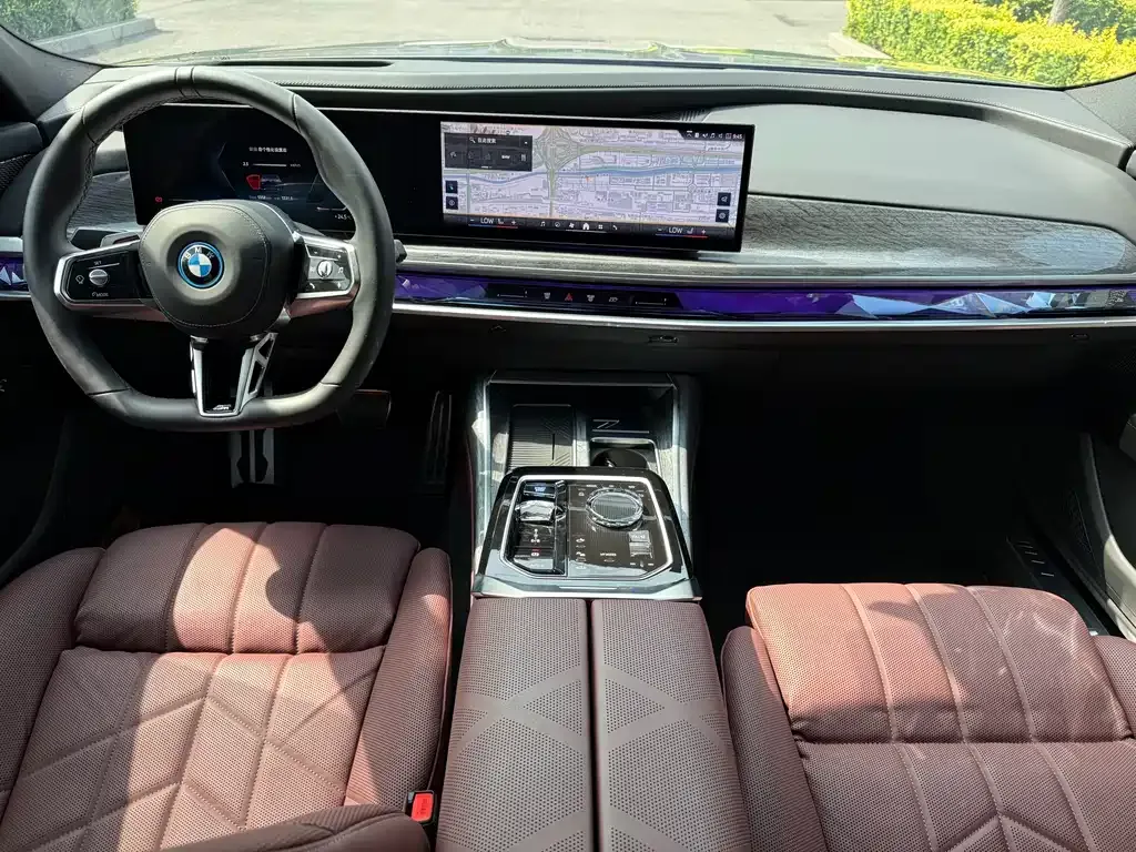 BMW i7 — фото 7