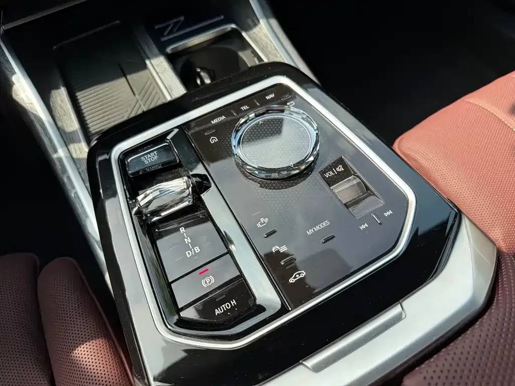 BMW i7 — фото 3
