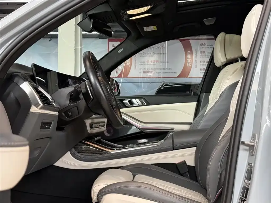 BMW X7 M60i — фото 5