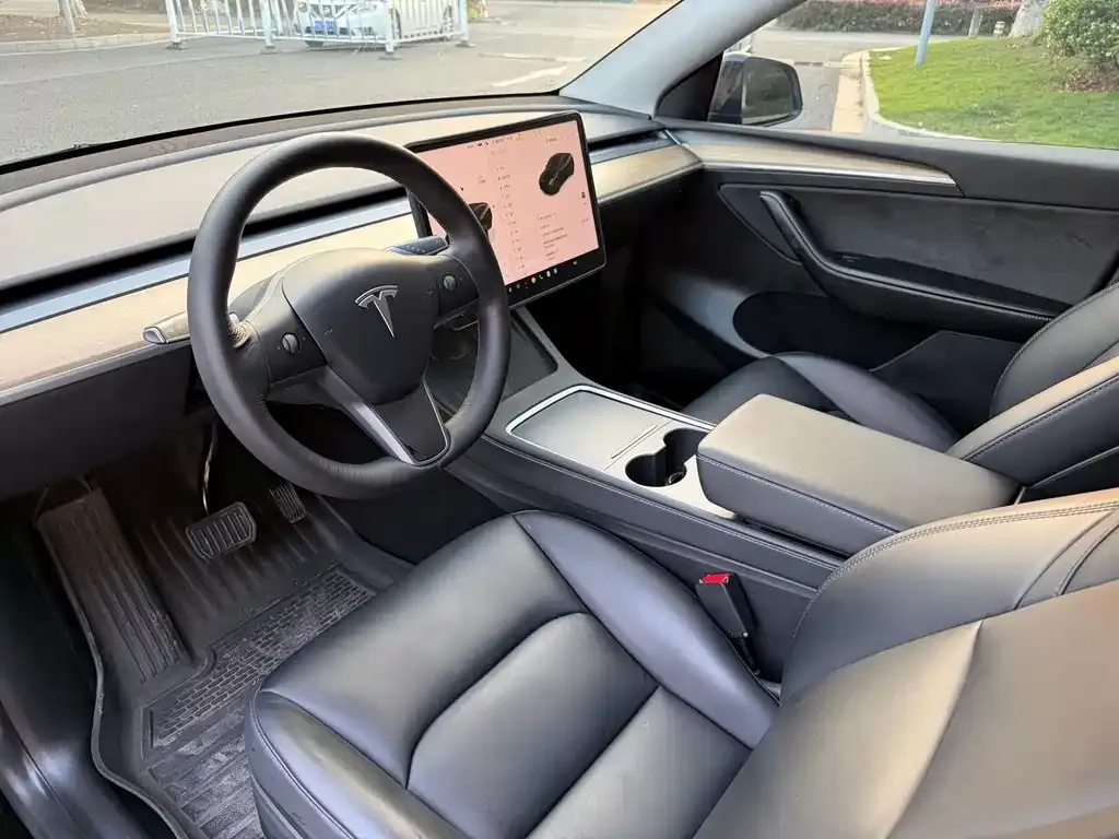 Tesla Model Y — фото 7
