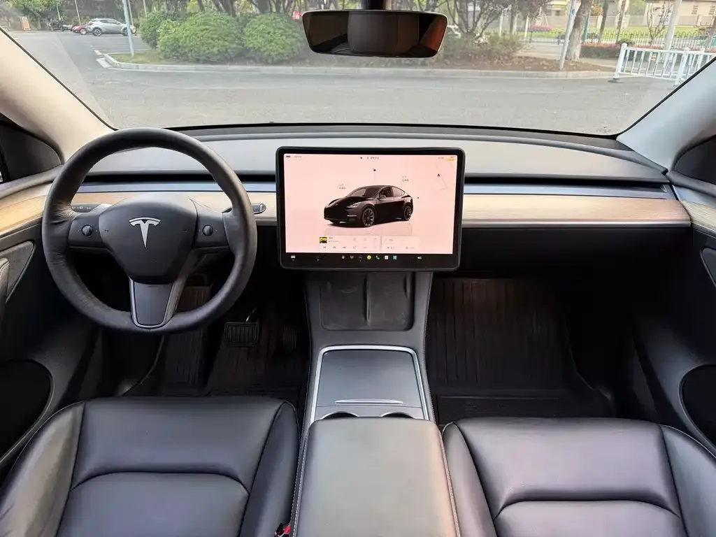 Tesla Model Y — фото 3