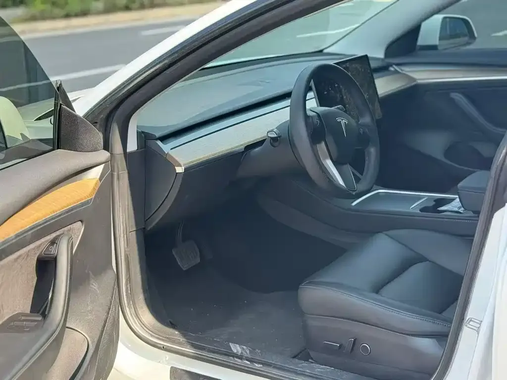 Tesla Model 3 — фото 4