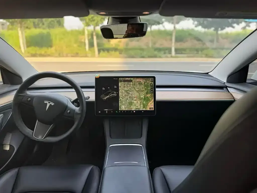 Tesla Model 3 — фото 2