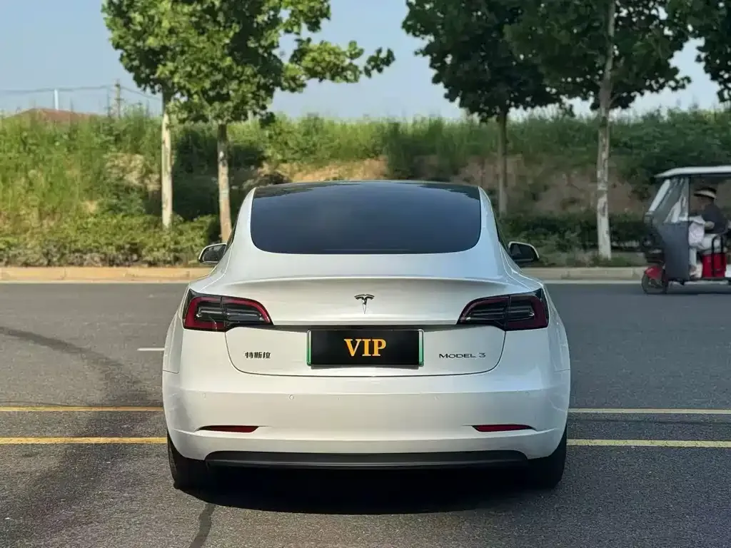 Tesla Model 3 — фото 5