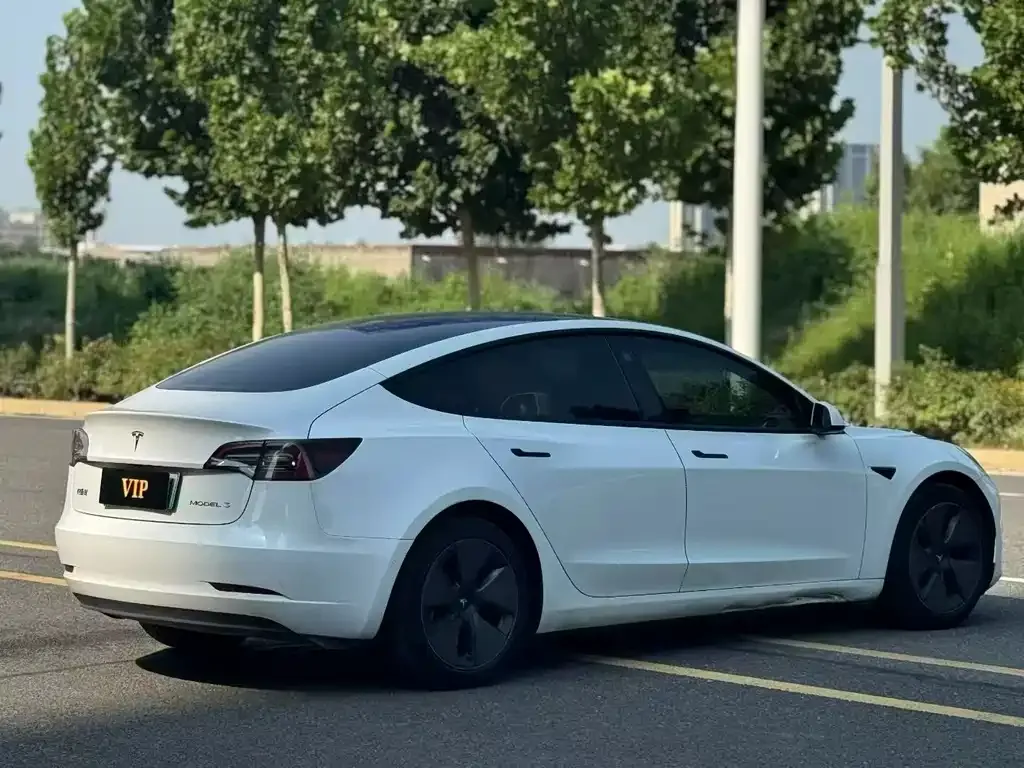 Tesla Model 3 — фото 9
