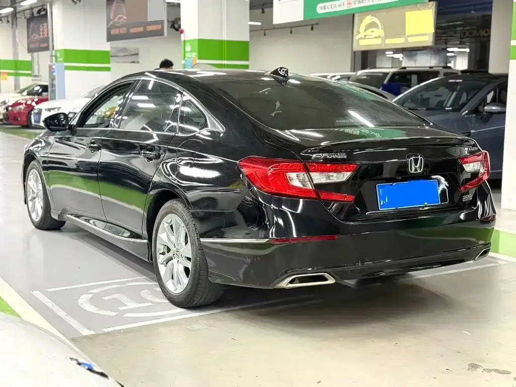 Honda Accord — фото 7