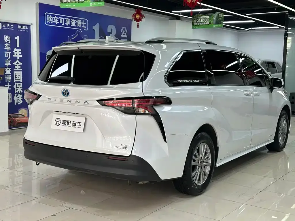 Toyota Sienna — фото 4