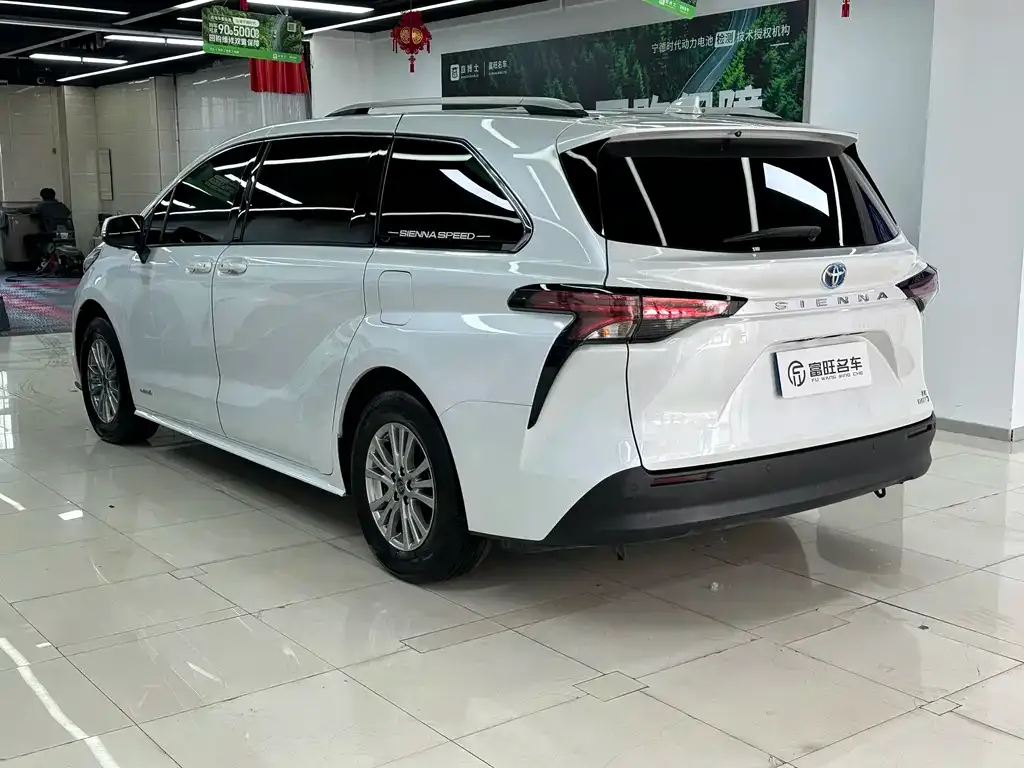 Toyota Sienna — фото 7