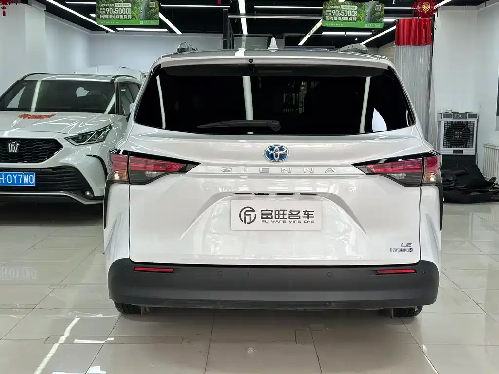 Toyota Sienna — фото 2