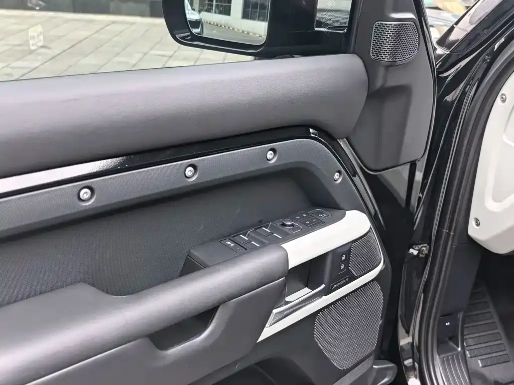 Land Rover Defender — фото 4