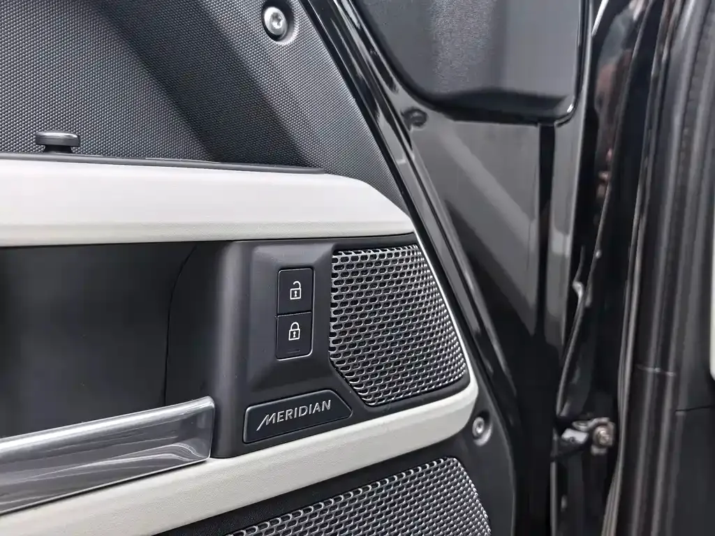 Land Rover Defender — фото 9