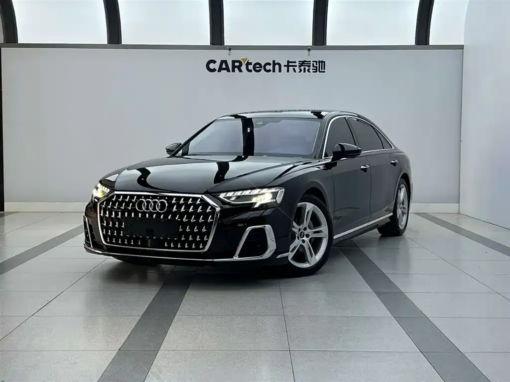 Audi A8 — фото 1