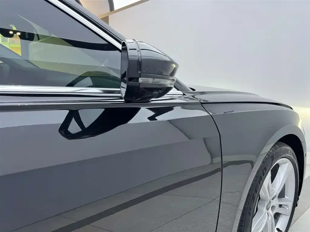 Audi A8 — фото 2