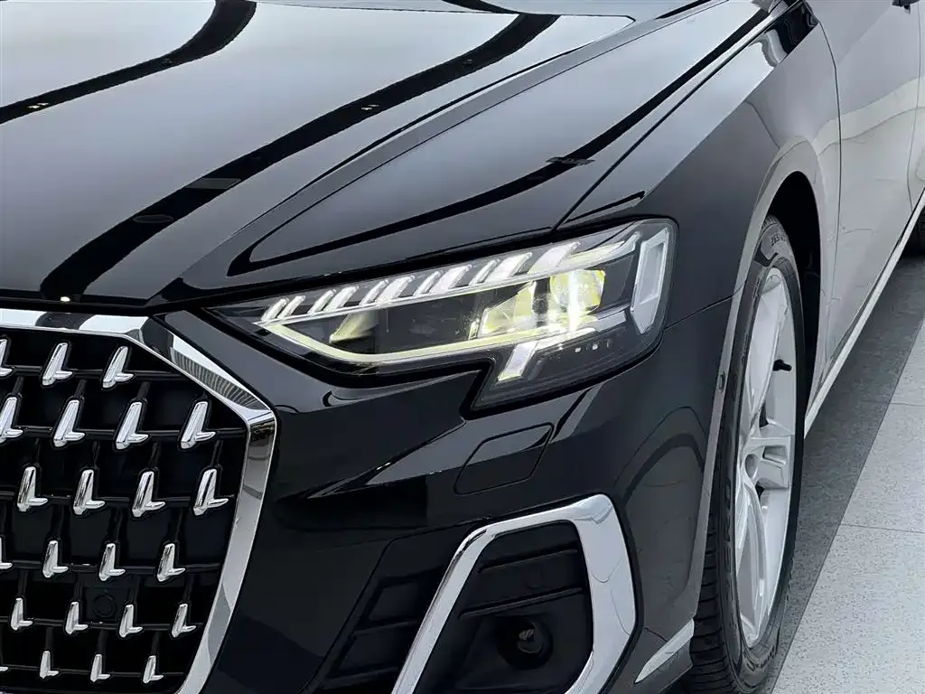 Audi A8 — фото 9