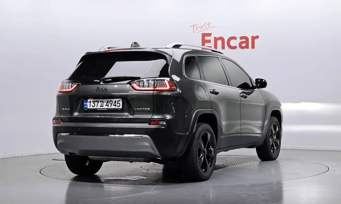 Jeep Cherokee — фото 4