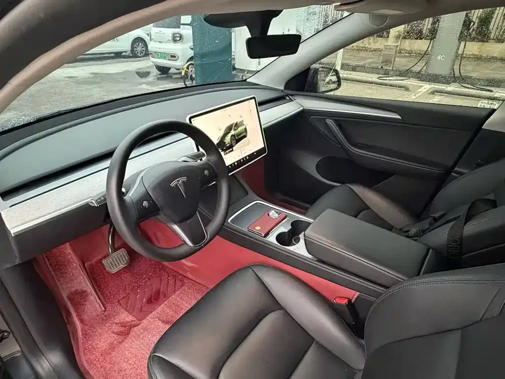 Tesla Model Y — фото 4