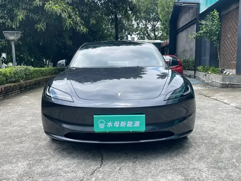Tesla Model 3 — фото 4