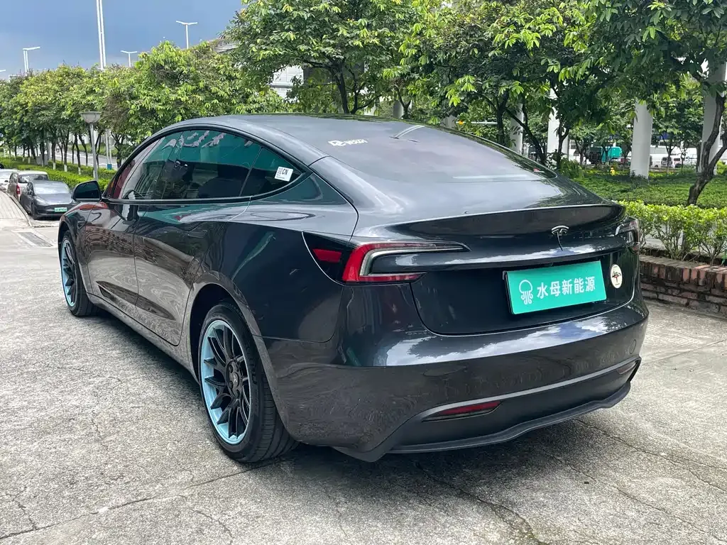 Tesla Model 3 — фото 6