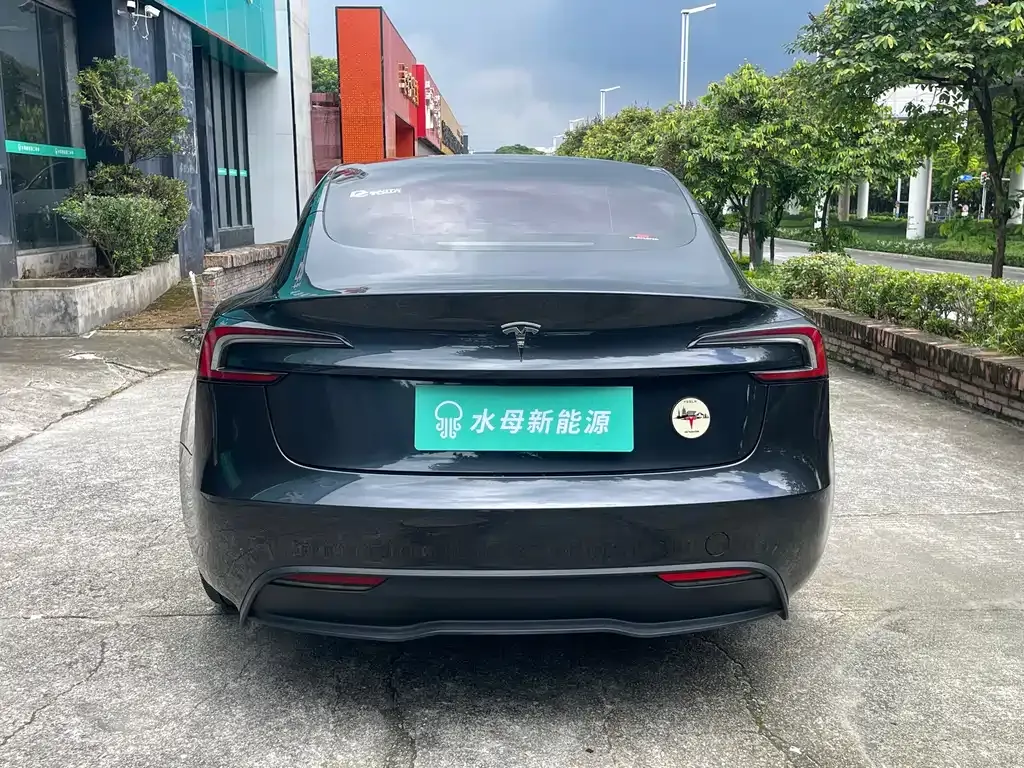 Tesla Model 3 — фото 8