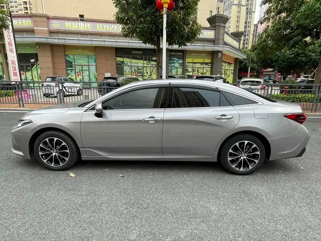 Toyota Avalon — фото 10
