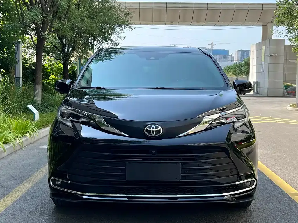Toyota Sienna — фото 6