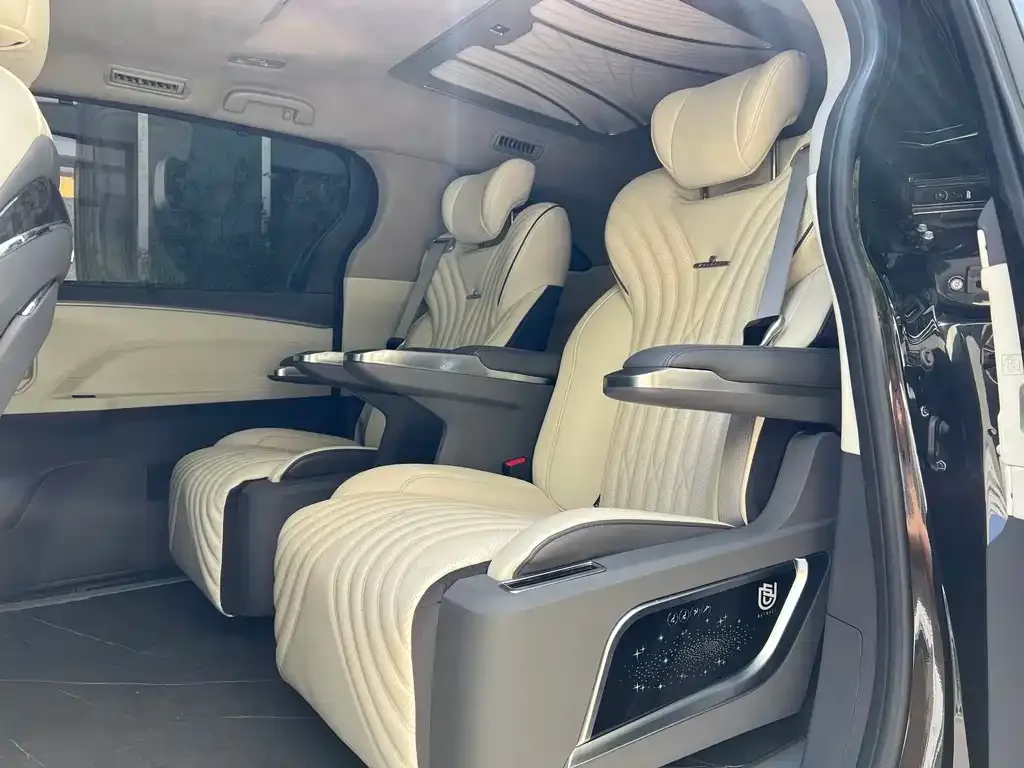 Toyota Sienna — фото 4
