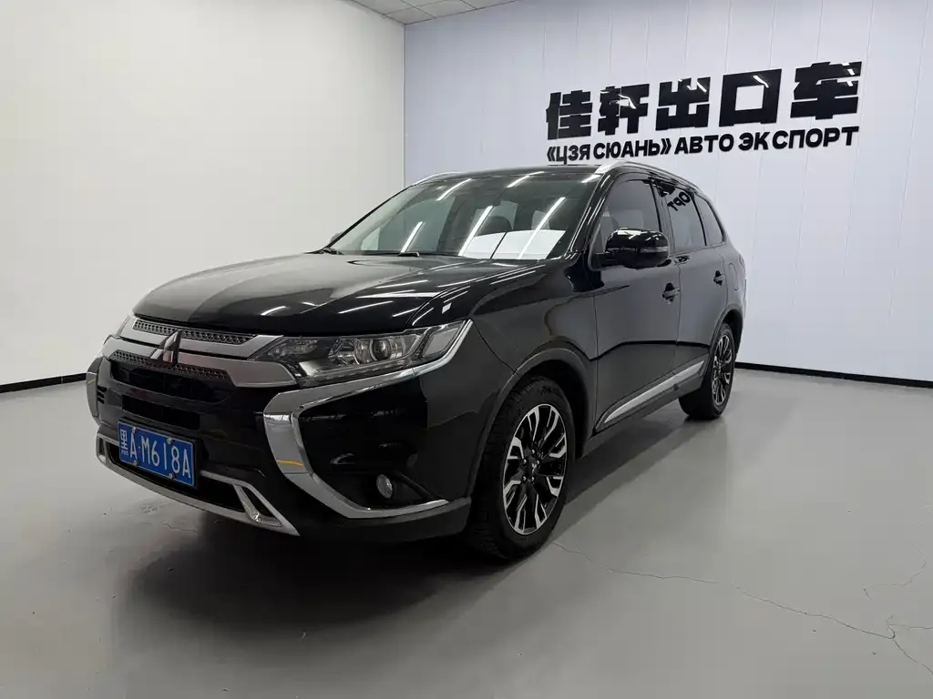 Mitsubishi Outlander — фото 1