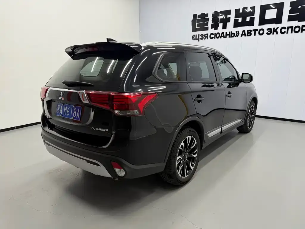Mitsubishi Outlander — фото 7