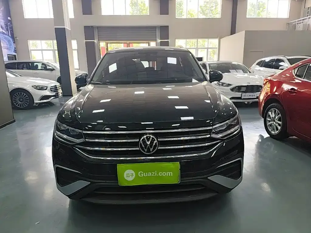 Volkswagen Tiguan L — фото 10