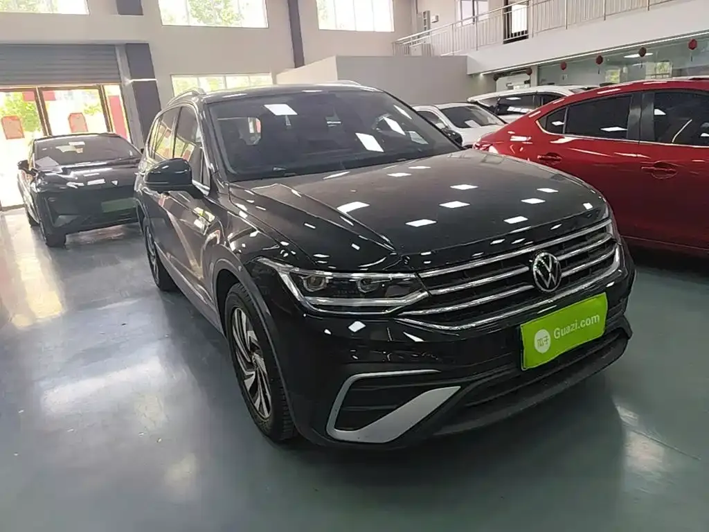 Volkswagen Tiguan L — фото 7