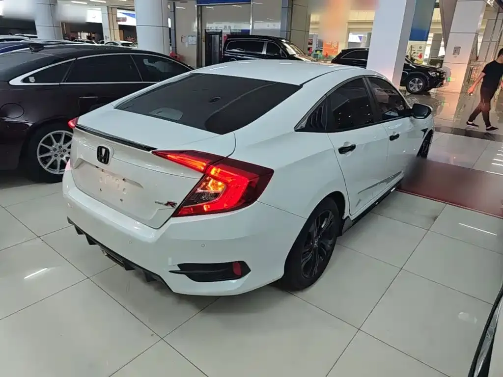 Honda Civic — фото 4