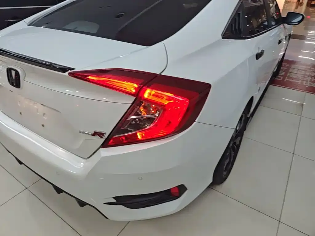 Honda Civic — фото 8