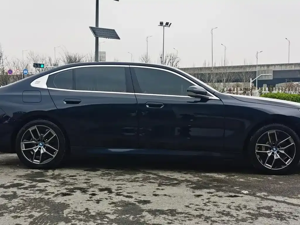 BMW i5 2025 из CN, фото 4