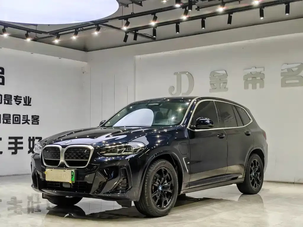 BMW iX3 — фото 1