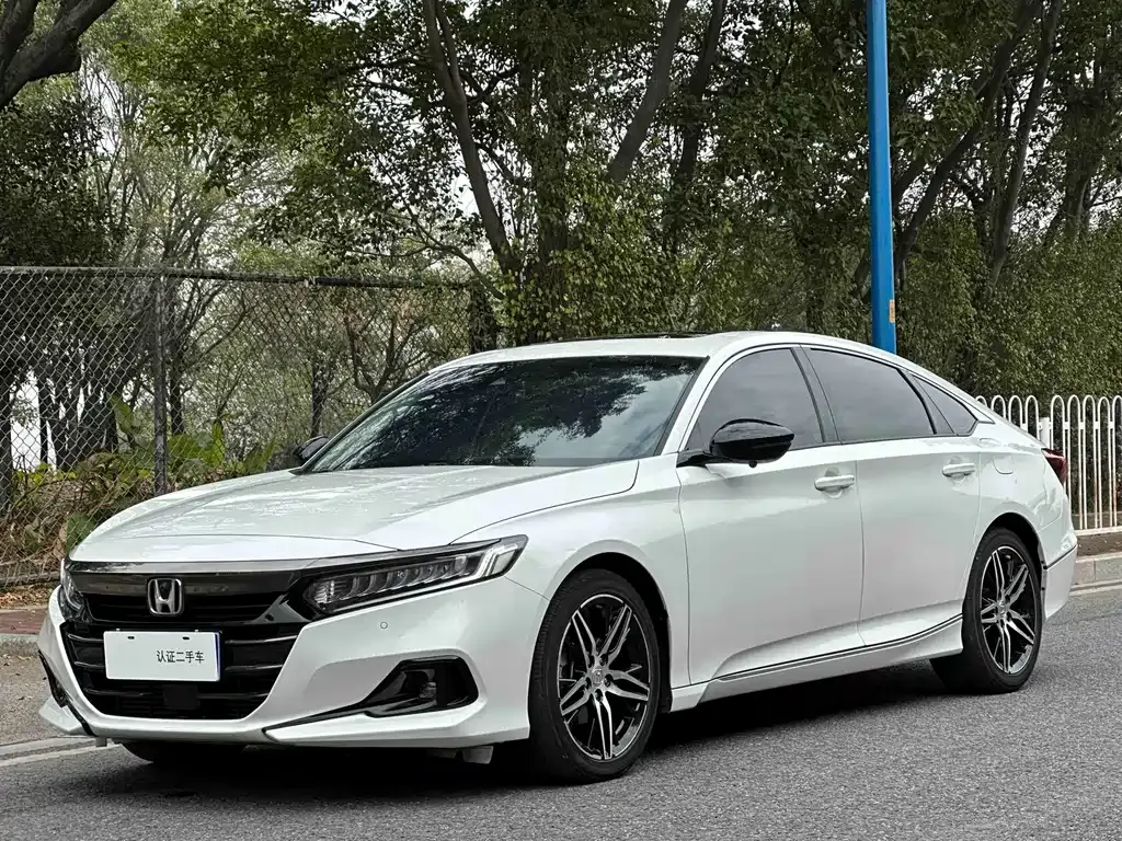 Honda Accord — фото 1