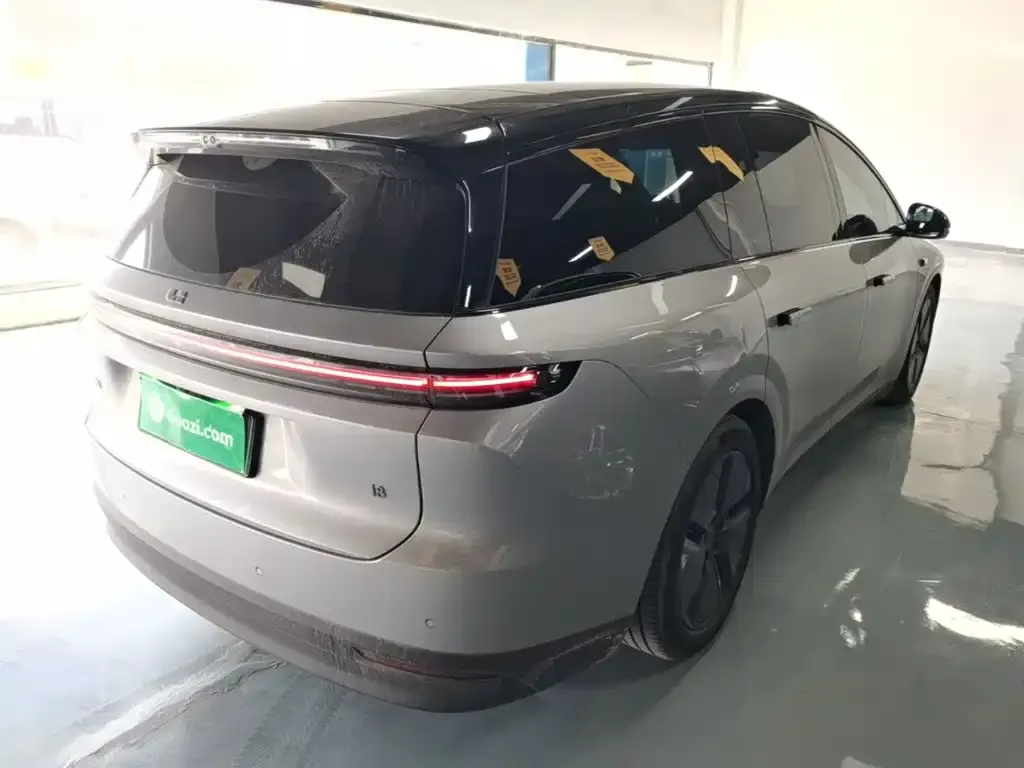 Li Auto i8 — фото 6