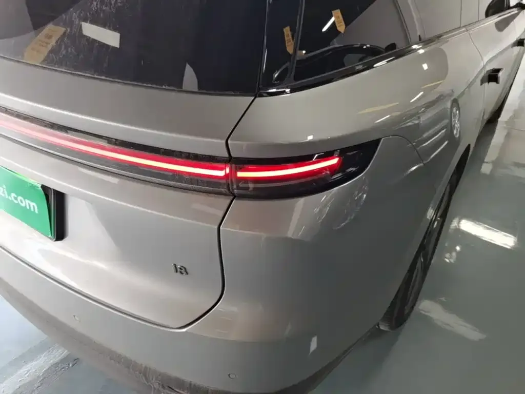 Li Auto i8 — фото 4