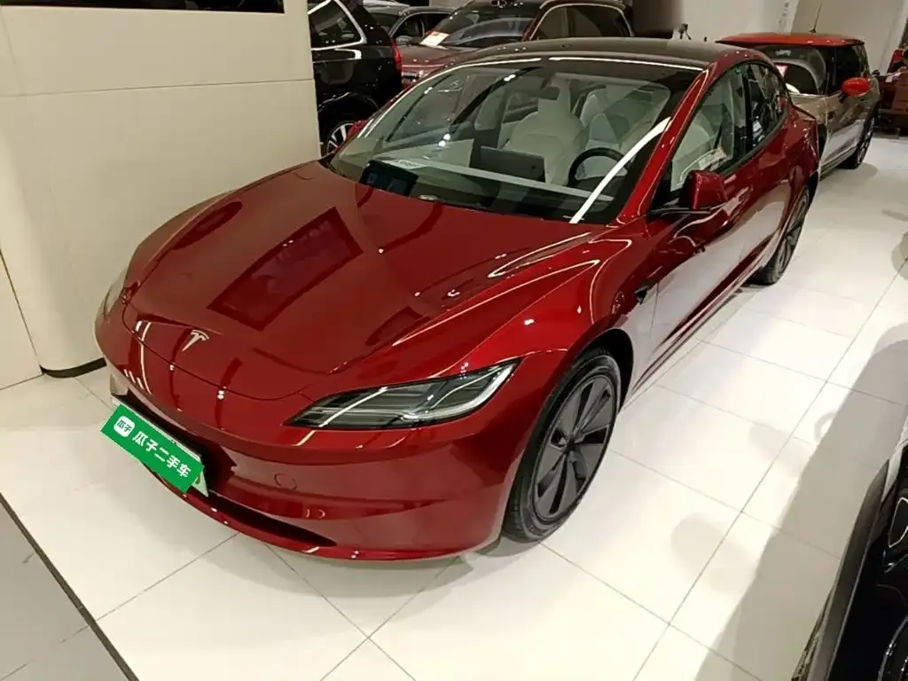Tesla Model 3 — фото 1