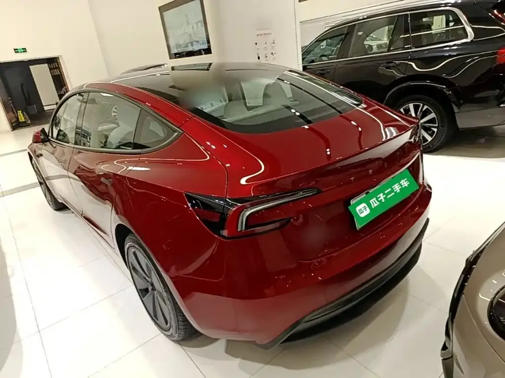 Tesla Model 3 — фото 9
